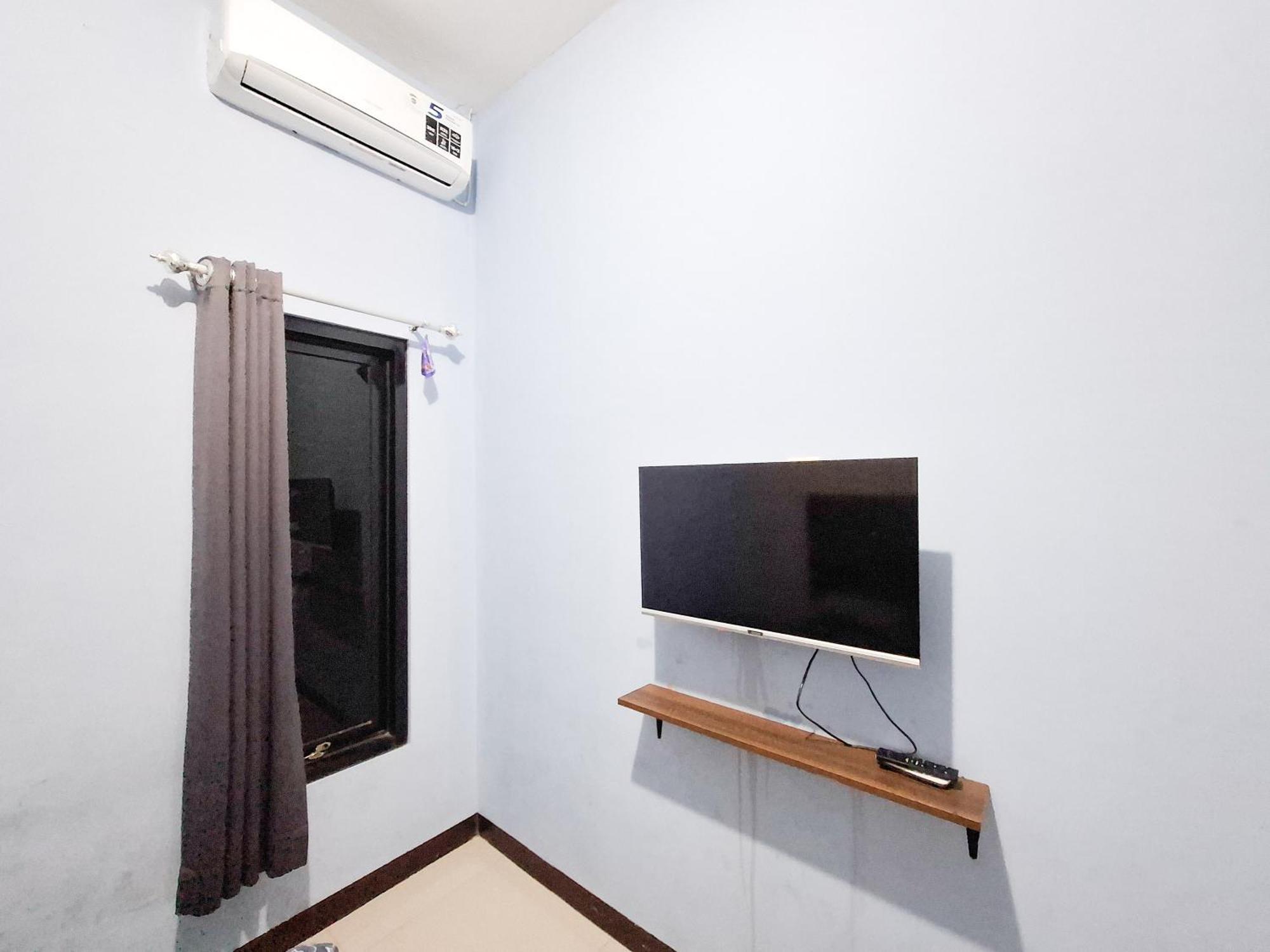 Homestay Sido Joyo Near Sunrise Mall Mitra Reddoorz Mojokerto Dış mekan fotoğraf