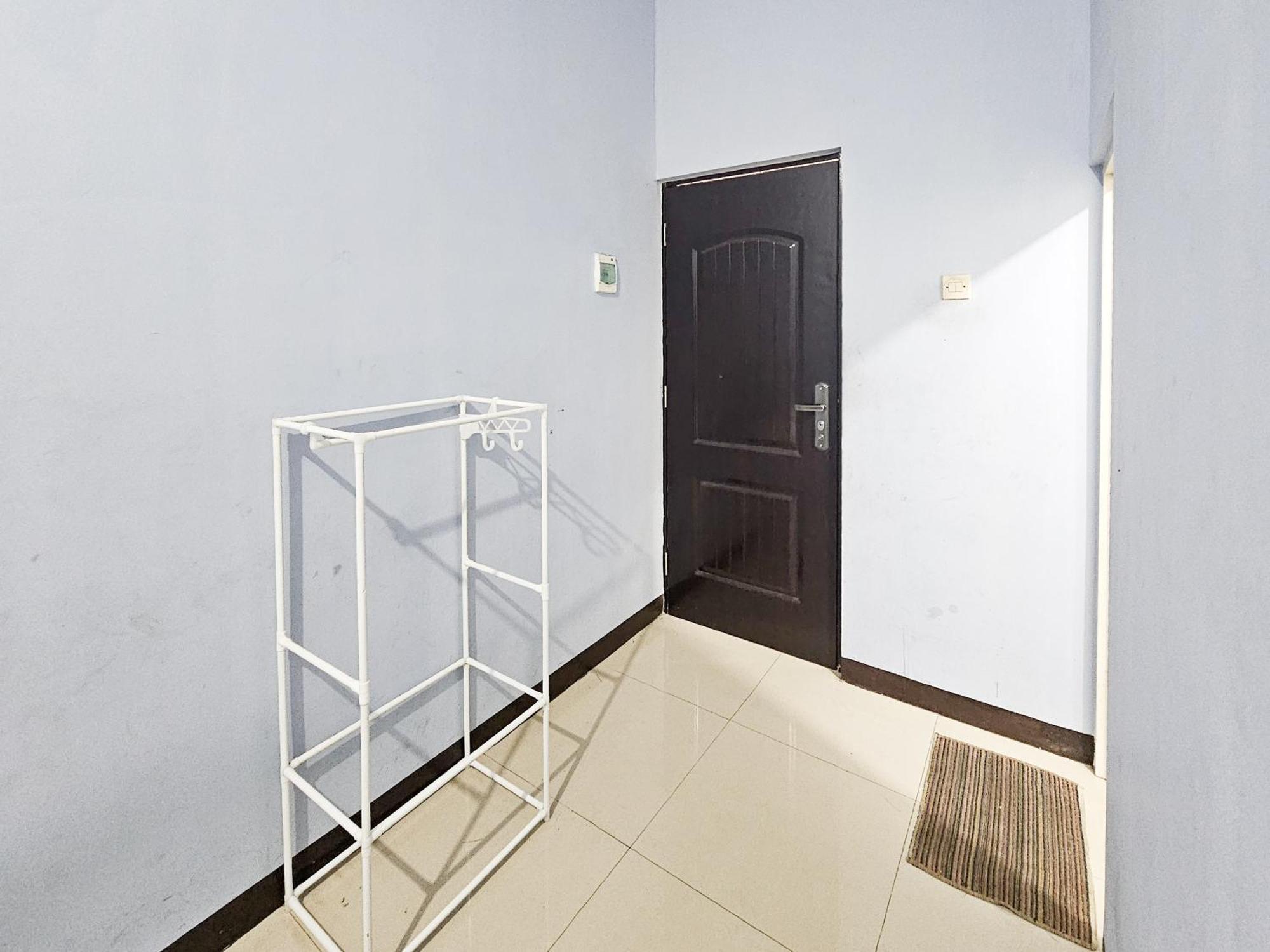 Homestay Sido Joyo Near Sunrise Mall Mitra Reddoorz Mojokerto Dış mekan fotoğraf