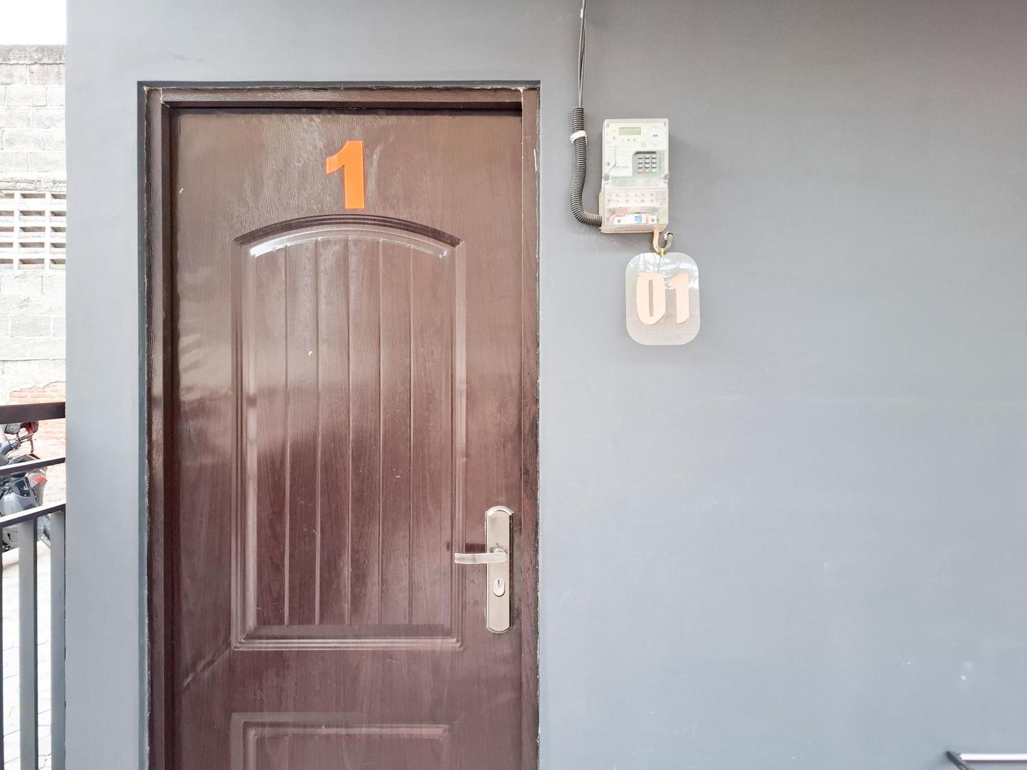 Homestay Sido Joyo Near Sunrise Mall Mitra Reddoorz Mojokerto Dış mekan fotoğraf